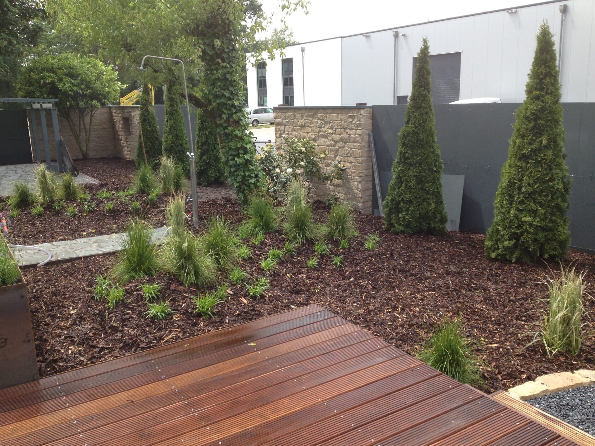 Privatgarten mit moderner Gartengestaltung in Bielefeld - Stieghorst Gartenbau